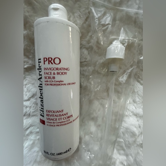 Elizabeth Arden pro face and body scrub - Picture 3 of 3